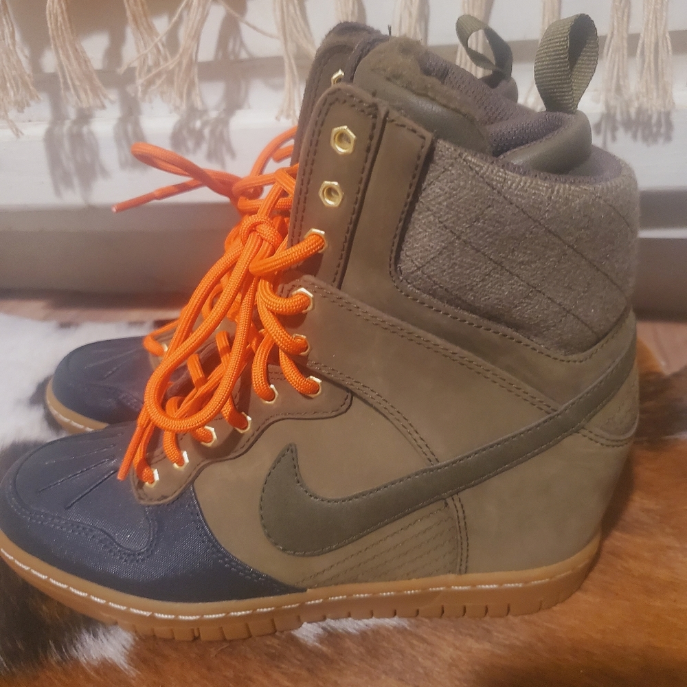 NWOT Women's Nike Sky High Dunks (wedge)